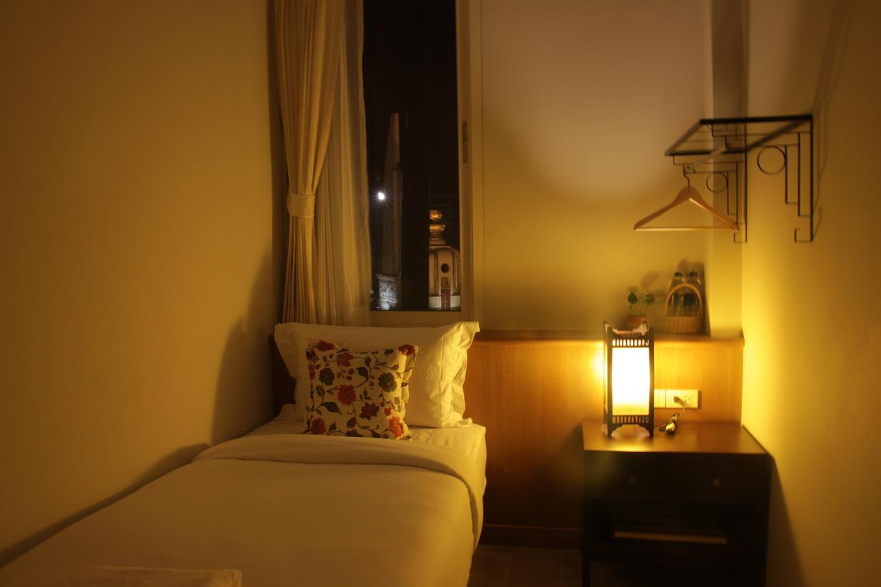 Baan Dinso Hostel@Ratchadamnoen 曼谷 外观 照片